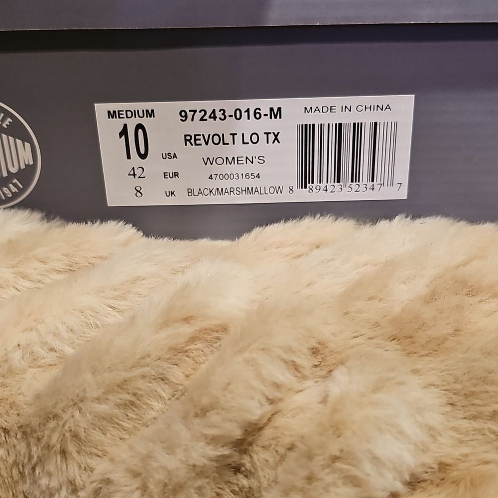 Palladium Revolt LO TX Sneakers in Black and Marshmallow - Picture 2 of 11
